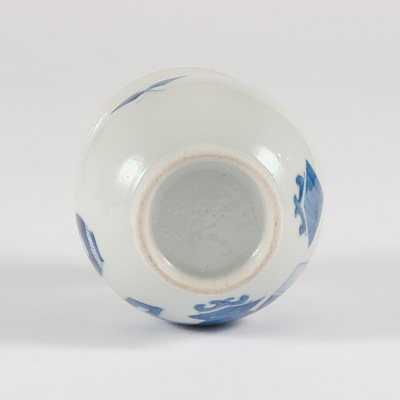 A blue and white porcelain zhadou (spittoon) (underside), China, Qing Dynasty, late 19th century