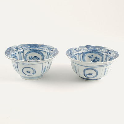 A pair of Kraak blue and white porcelain bowls, China, Late Ming Dynasty, circa 1600