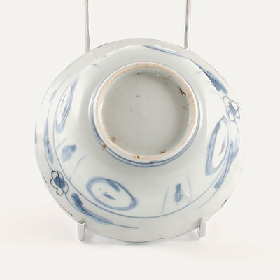 A pair of Kraak blue and white porcelain bowls (Bowl, underneath (2)), China, Late Ming Dynasty, circa 1600