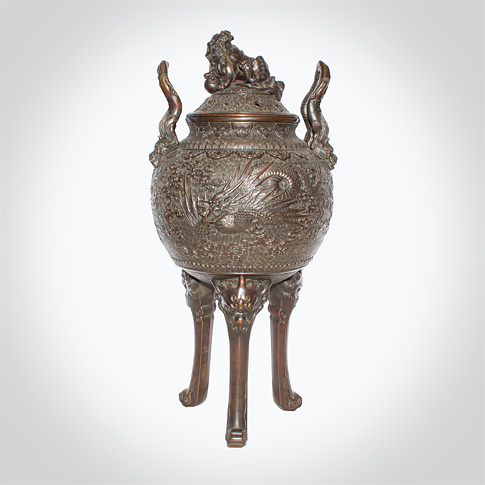 Large bronze tripod censer, by Murata Seimin, Japan, Bunsei era, circa 1820 Large bronze tripod censer, by Murata Seimin, Japan, Bunsei era, circa 1820