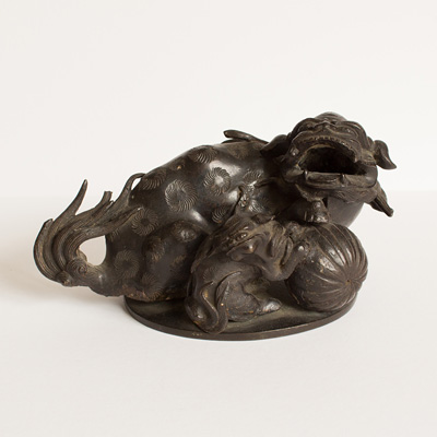 Bronze lion dog, China/Japan, 17th century