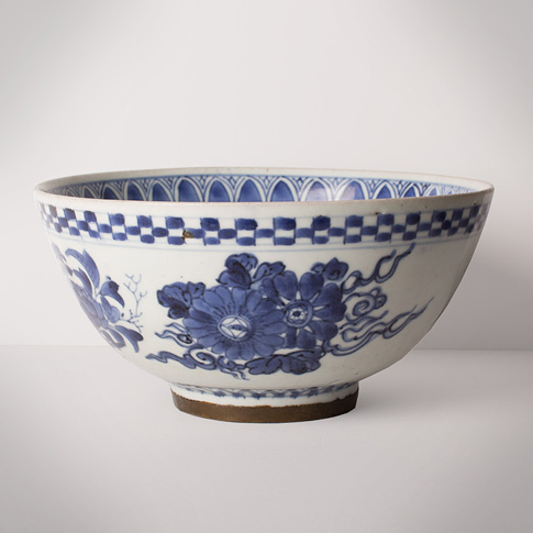 Blue and white porcelain bowl, Japan, Edo period, circa 1680-1720