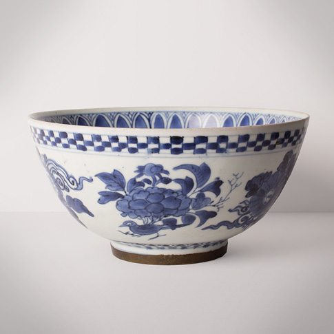 Blue and white porcelain bowl (side 2), Japan, Edo period, circa 1680-1720
