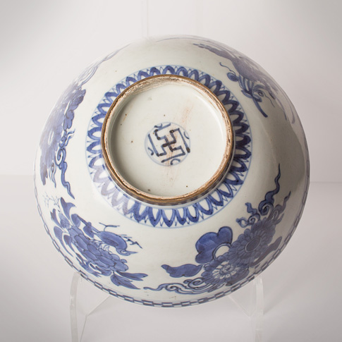 Blue and white porcelain bowl (base), Japan, Edo period, circa 1680-1720
