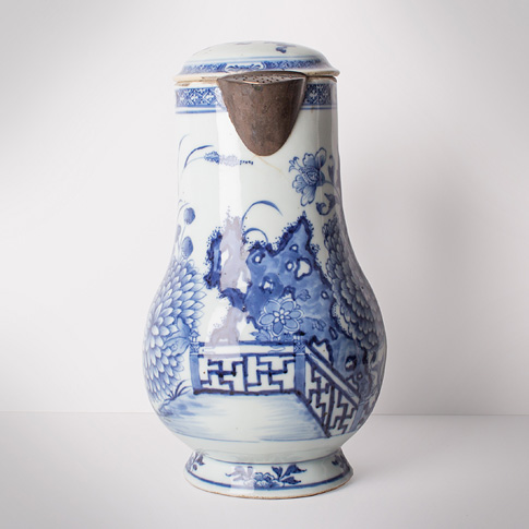 Blue and white porcelain ewer (side 2), China, Qianlong period, circa 1760