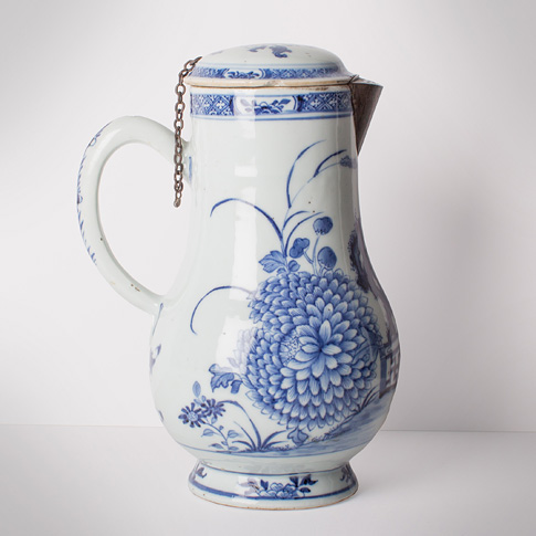Blue and white porcelain ewer (side 3), China, Qianlong period, circa 1760