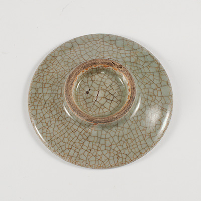 Guan type crackle ware dish (View of base), China, Qing Dynasty, 18th/19th century
