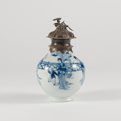 A blue and white porcelain vase, China, Qing Dynasty, Kangxi, 18th century