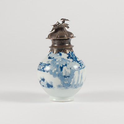 A blue and white porcelain vase (other side), China, Qing Dynasty, Kangxi, 18th century