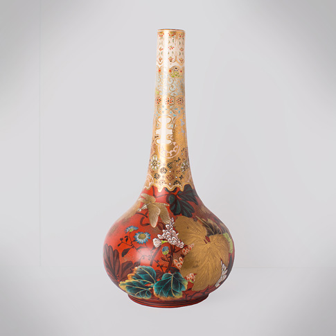 Awata pottery vase, by Taizan IX, Kyoto, Japan, Meiji era, circa 1900
