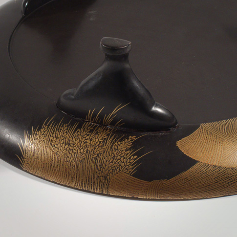 An unusual shaped lacquer tripod dish (close-up of leg, from the bottom), Japan, Edo Period, 18th century