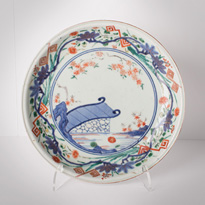 Imari porcelain dish, Japan, Edo period, circa 1690-1720 [thumbnail]