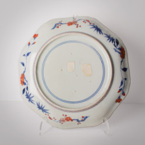 Imari porcelain plate (underside), Japan, Edo period, circa 1690-1720 [thumbnail]