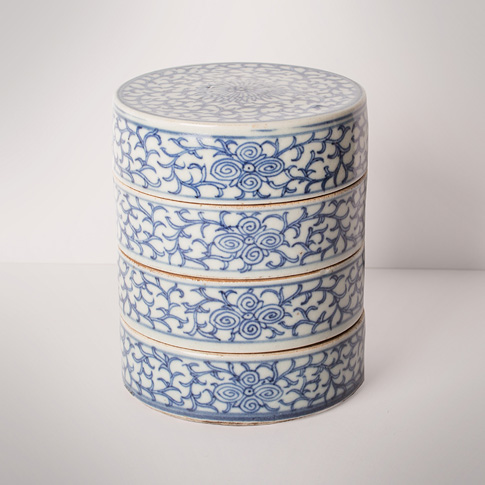 Blue and white porcelain stacking food box (jubako), Japan, Edo period, 19th century
