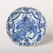 Kraak blue and white porcelain saucer dish - China, Ming Dynasty, circa 1600