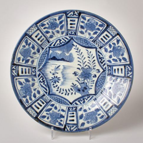 Arita blue and white porcelain dish, Japan, Edo period, late 17th century
