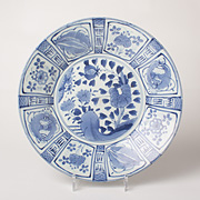 Arita blue and white porcelain dish - Japan, circa 1670