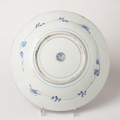Arita blue and white porcelain dish (bottom), Japan, circa 1670